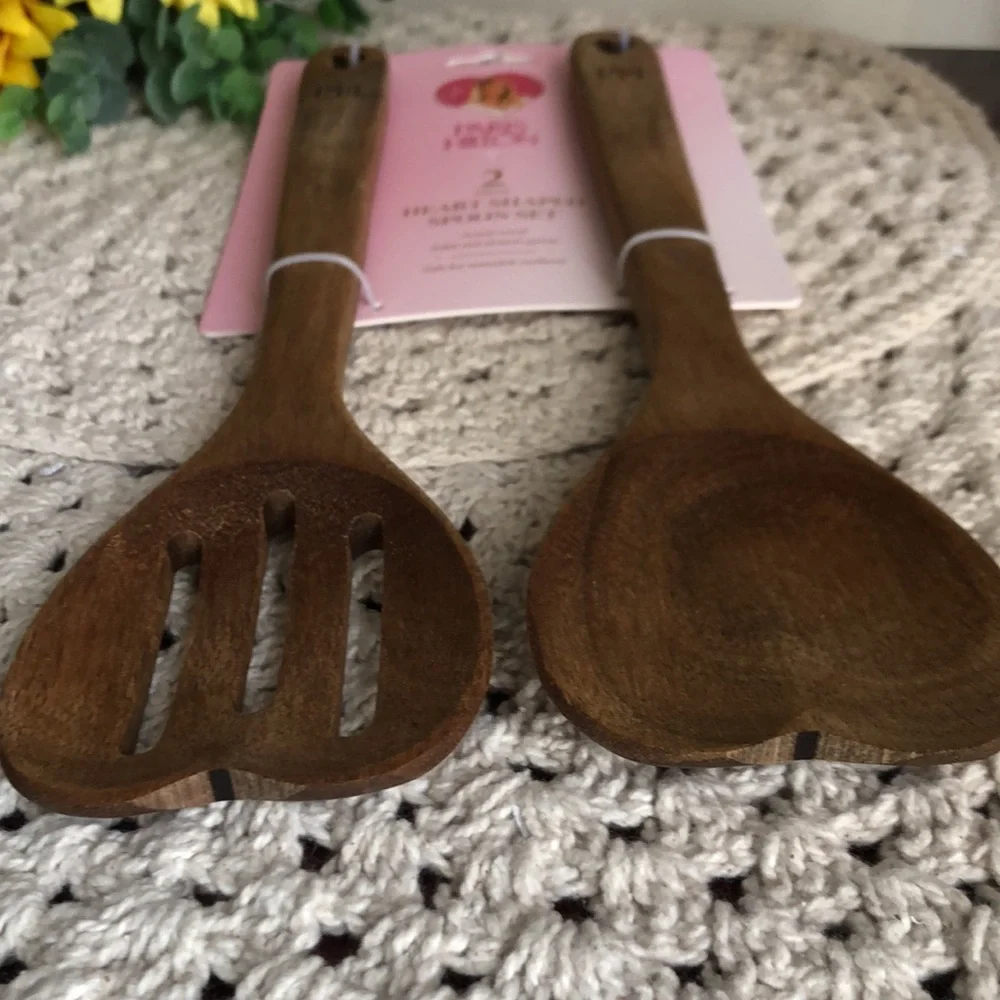 Paris Hilton Brown Heart-Shaped Wooden Spoon Set